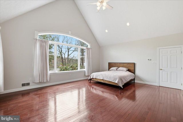 109 LAKE DR, Lake Harmony, PA 18624