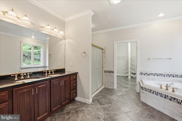 109 LAKE DR, Lake Harmony, PA 18624