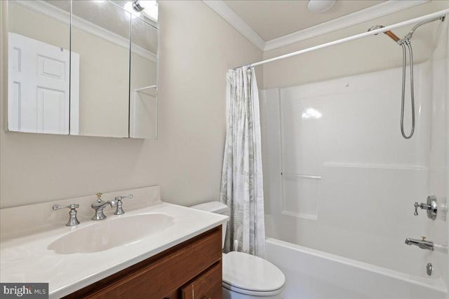 109 LAKE DR, Lake Harmony, PA 18624
