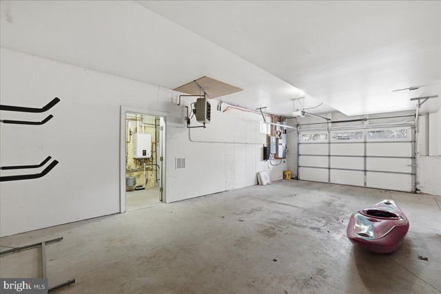 109 LAKE DR, Lake Harmony, PA 18624