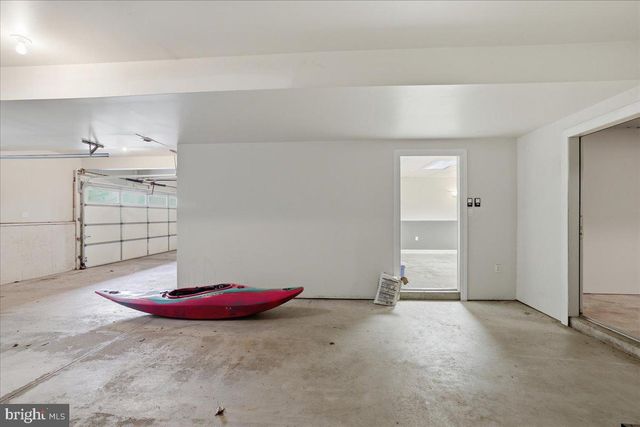 109 LAKE DR, Lake Harmony, PA 18624