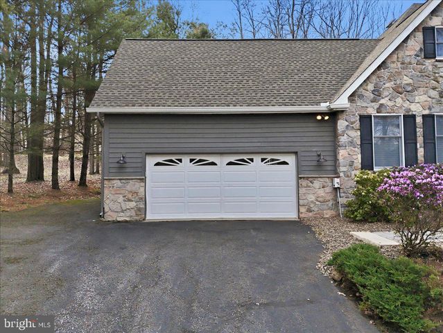 109 LAKE DR, Lake Harmony, PA 18624