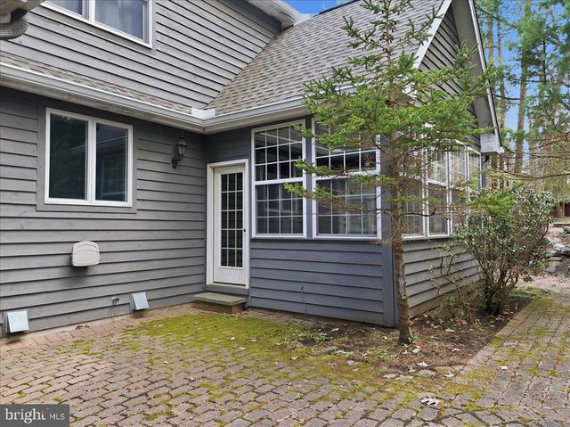 109 LAKE DR, Lake Harmony, PA 18624