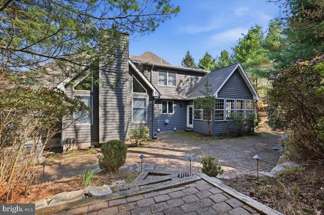 109 LAKE DR, Lake Harmony, PA 18624