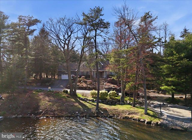 109 LAKE DR, Lake Harmony, PA 18624