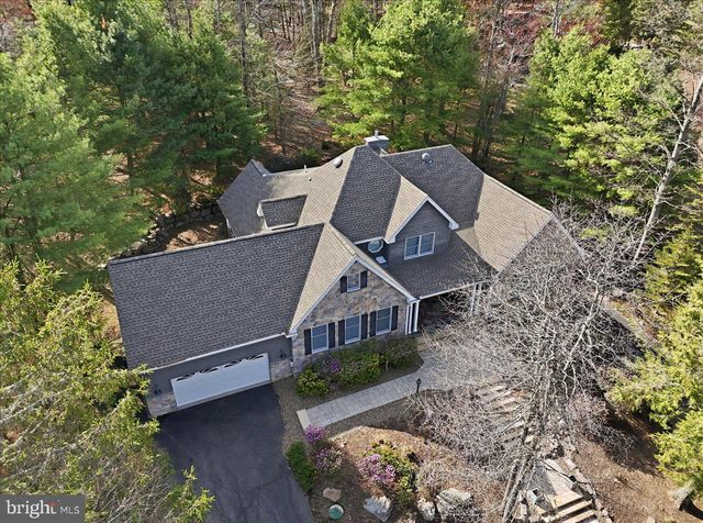 109 LAKE DR, Lake Harmony, PA 18624