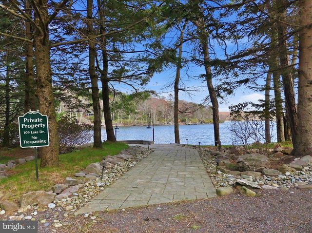 109 LAKE DR, Lake Harmony, PA 18624