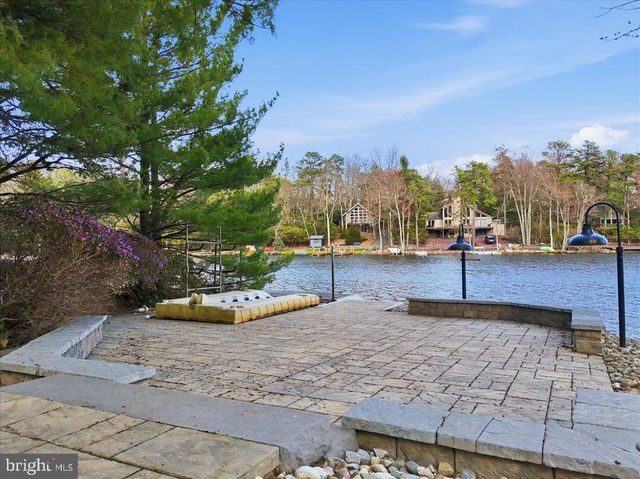109 LAKE DR, Lake Harmony, PA 18624