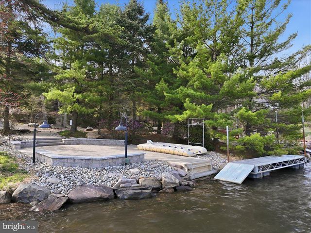 109 LAKE DR, Lake Harmony, PA 18624