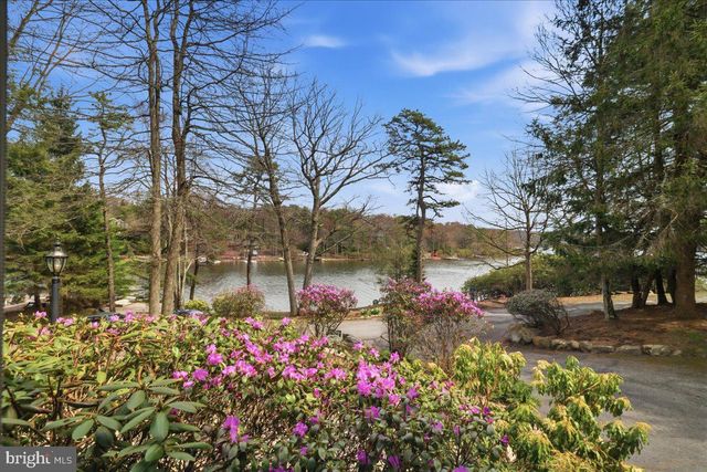 109 LAKE DR, Lake Harmony, PA 18624