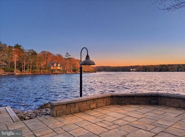 109 LAKE DR, Lake Harmony, PA 18624