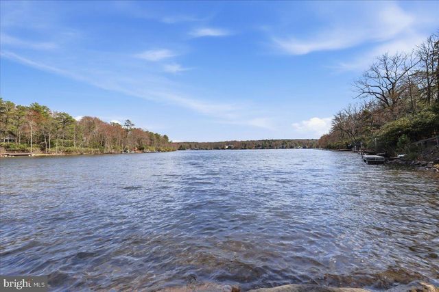 109 LAKE DR, Lake Harmony, PA 18624