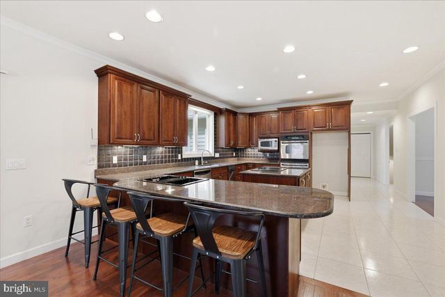 109 LAKE DR, Lake Harmony, PA 18624