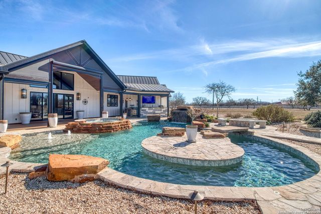 2021 FM 3240, Bandera, TX 78003