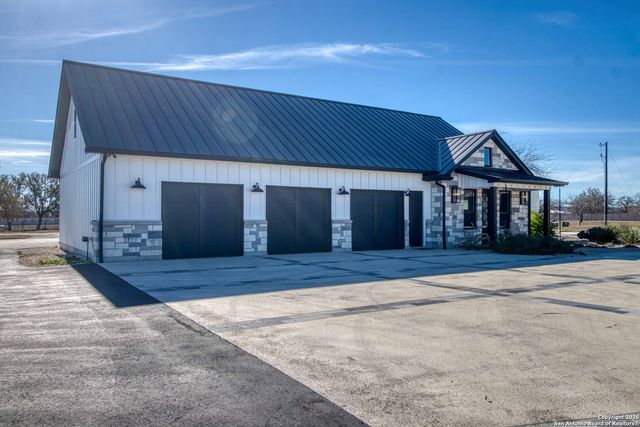 2021 FM 3240, Bandera, TX 78003