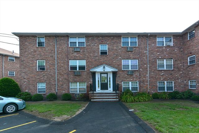 4 Colonial Village Dr 9, Arlington, MA 02474