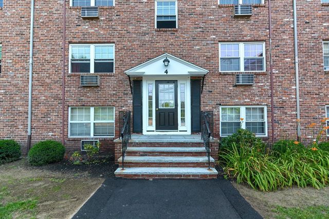 4 Colonial Village Dr 9, Arlington, MA 02474