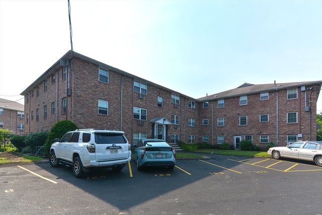 4 Colonial Village Dr 9, Arlington, MA 02474