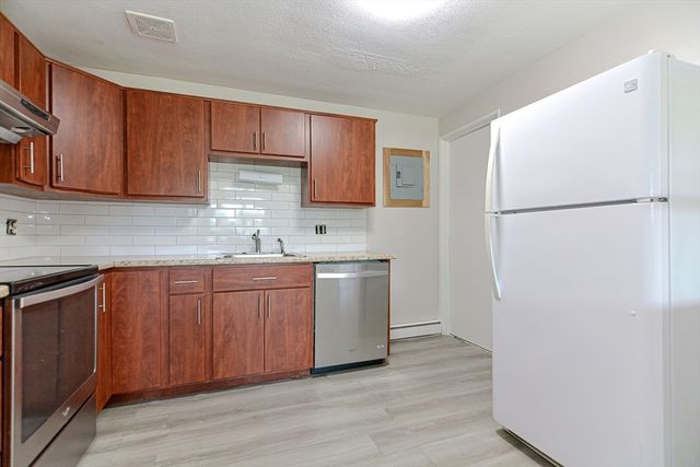 4 Colonial Village Dr 9, Arlington, MA 02474