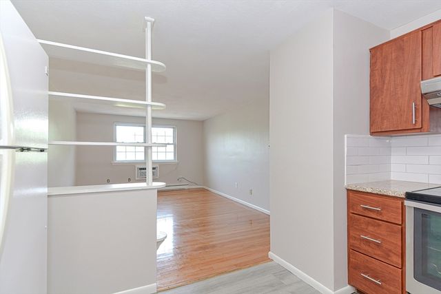 4 Colonial Village Dr 9, Arlington, MA 02474