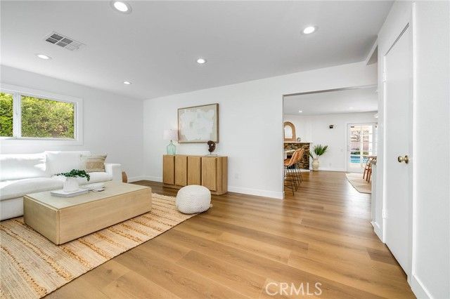 24224 Welby, West Hills (los Angeles), CA 91307