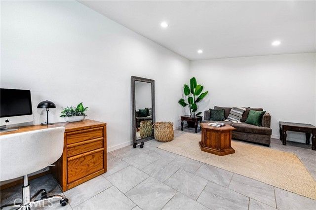 24224 Welby, West Hills (los Angeles), CA 91307