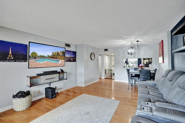 6575 W Oakland Park Blvd 506, Lauderhill, FL 33313