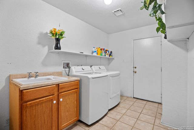 1130 STONE GDN, New Braunfels, TX 78130