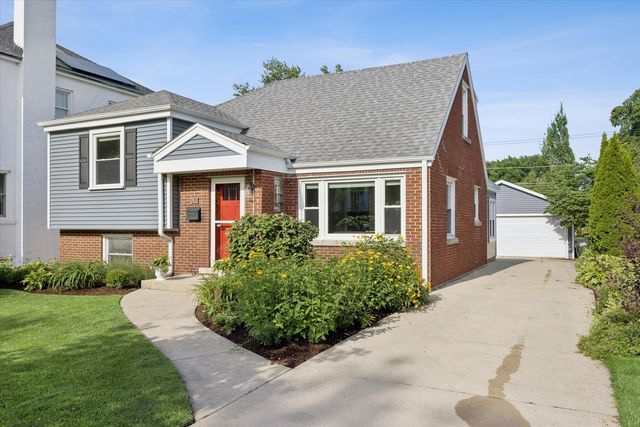 631 S Ashland Avenue, La Grange, IL 60525