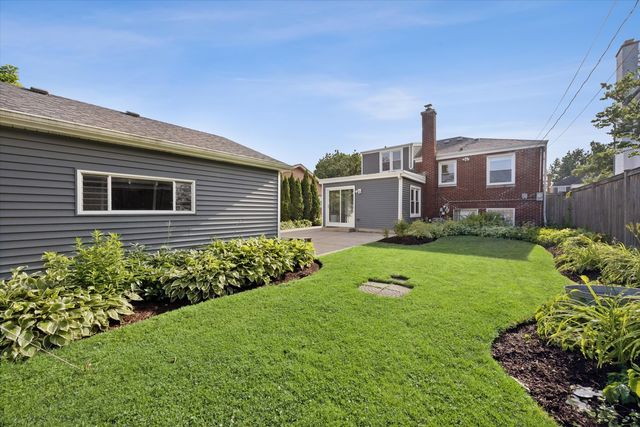 631 S Ashland Avenue, La Grange, IL 60525