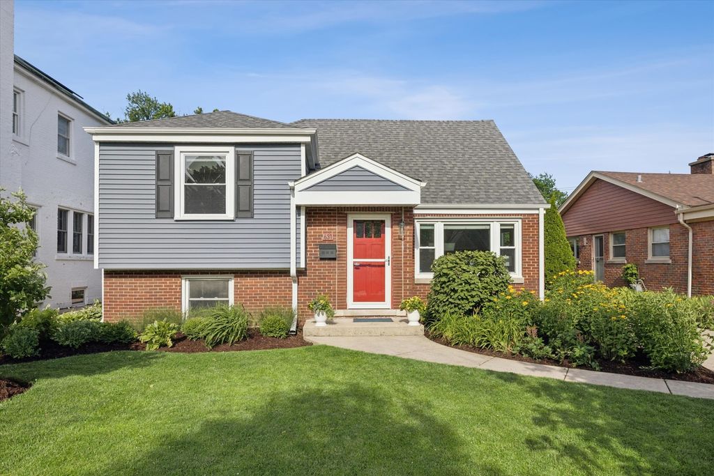 631 S Ashland Avenue, La Grange, IL 60525
