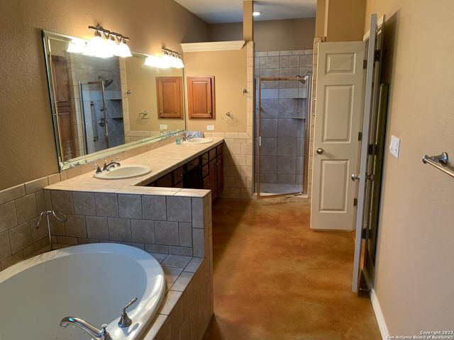 8729 FAIR OAKS PKWY, Fair Oaks Ranch, TX 78015