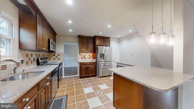 131 SENECA RIDGE DR, Sterling, VA 20164