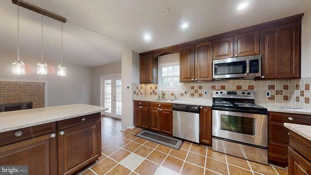 131 SENECA RIDGE DR, Sterling, VA 20164