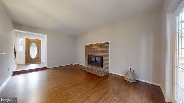 131 SENECA RIDGE DR, Sterling, VA 20164