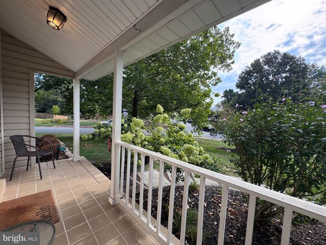 131 SENECA RIDGE DR, Sterling, VA 20164