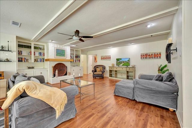 16407 Clearcrest Drive, Houston, TX 77059