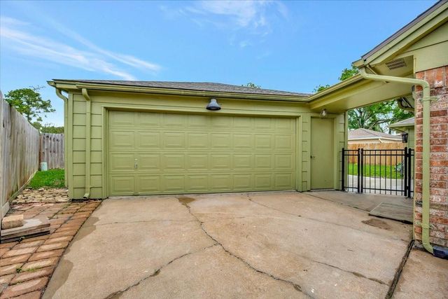 16407 Clearcrest Drive, Houston, TX 77059