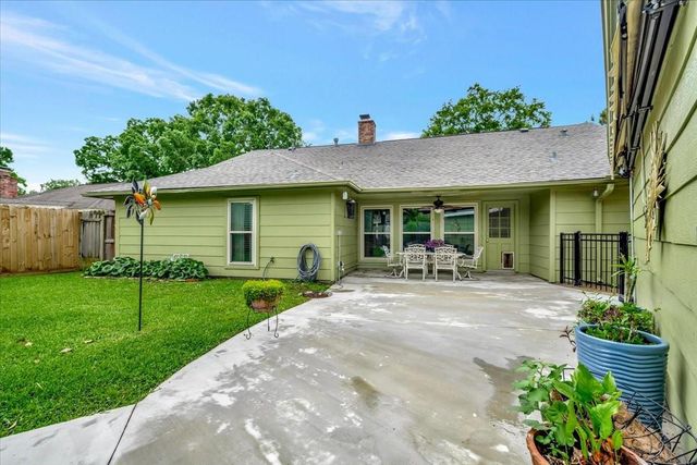 16407 Clearcrest Drive, Houston, TX 77059