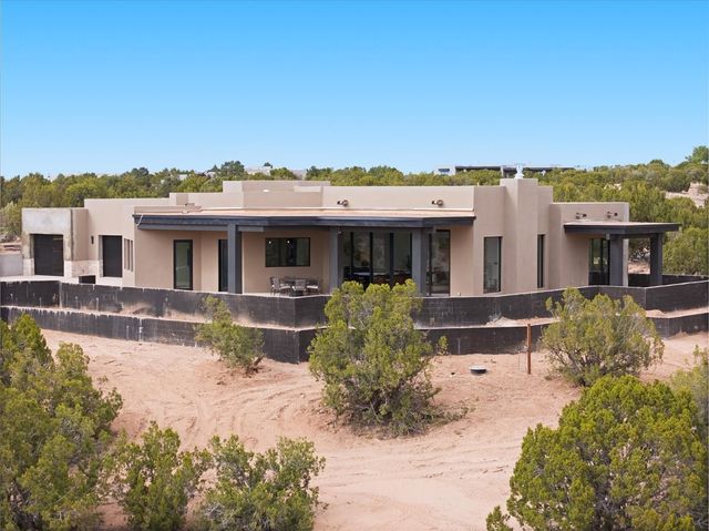 23 Windridge Circle, Santa Fe, NM 87506