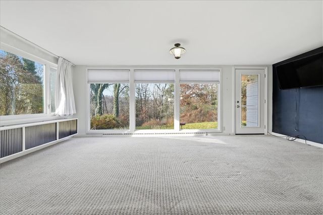 1106 Gilchrest Dr, Wilkins Twp, PA 15235