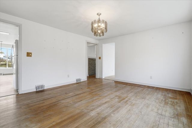 1106 Gilchrest Dr, Wilkins Twp, PA 15235