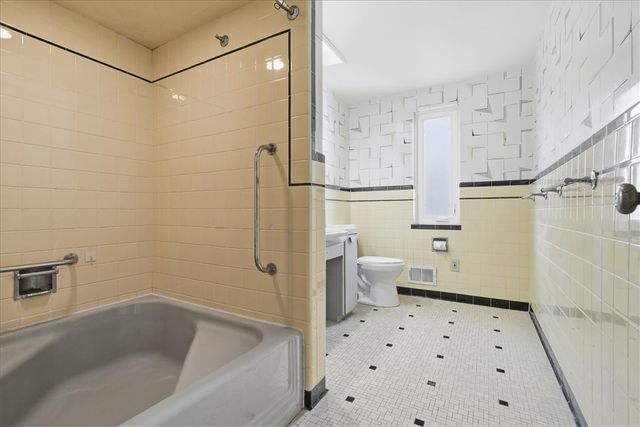 1106 Gilchrest Dr, Wilkins Twp, PA 15235