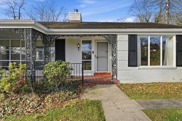 1106 Gilchrest Dr, Wilkins Twp, PA 15235