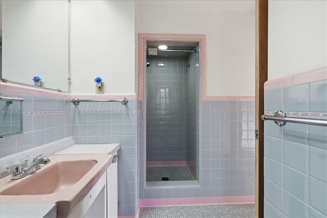 1106 Gilchrest Dr, Wilkins Twp, PA 15235