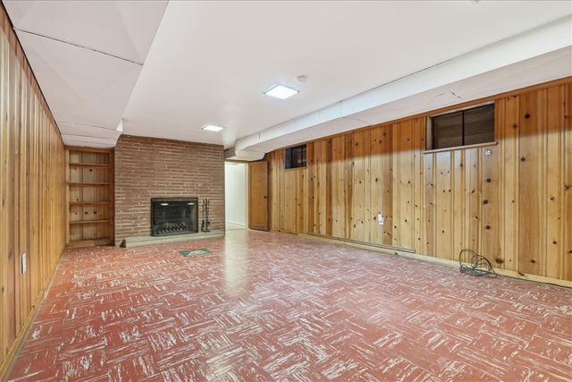 1106 Gilchrest Dr, Wilkins Twp, PA 15235