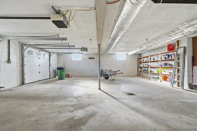 1106 Gilchrest Dr, Wilkins Twp, PA 15235