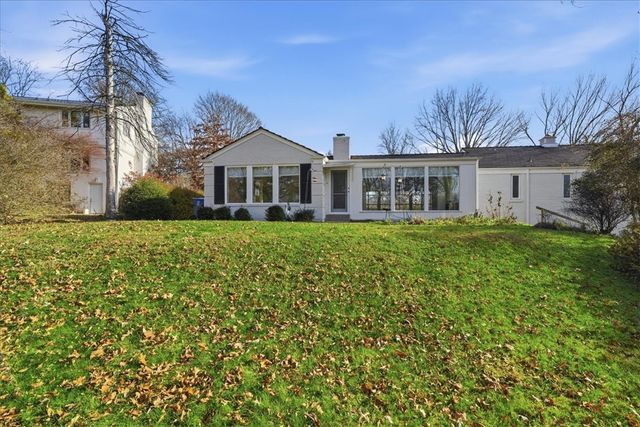 1106 Gilchrest Dr, Wilkins Twp, PA 15235