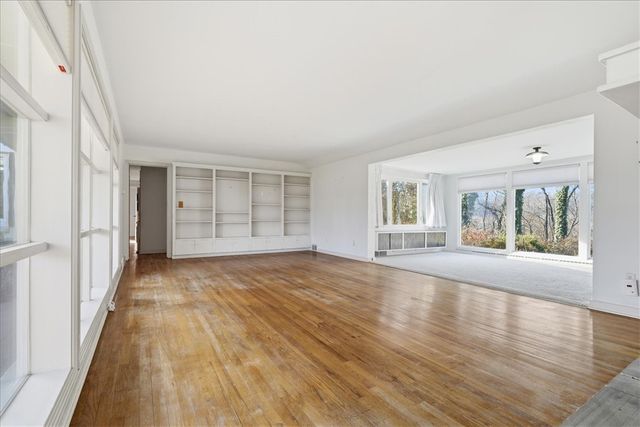 1106 Gilchrest Dr, Wilkins Twp, PA 15235