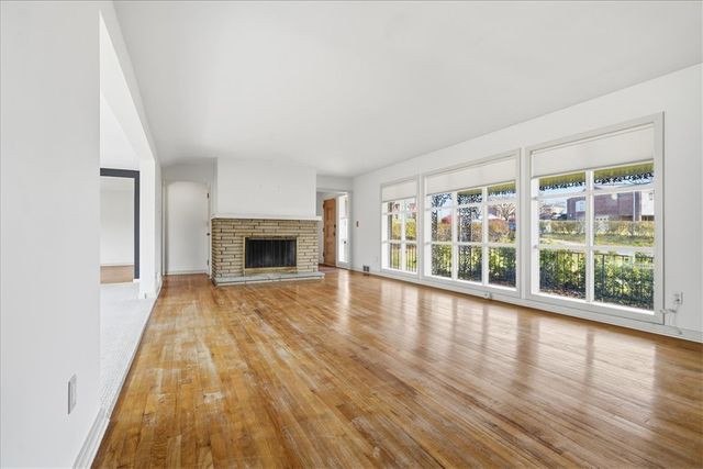 1106 Gilchrest Dr, Wilkins Twp, PA 15235